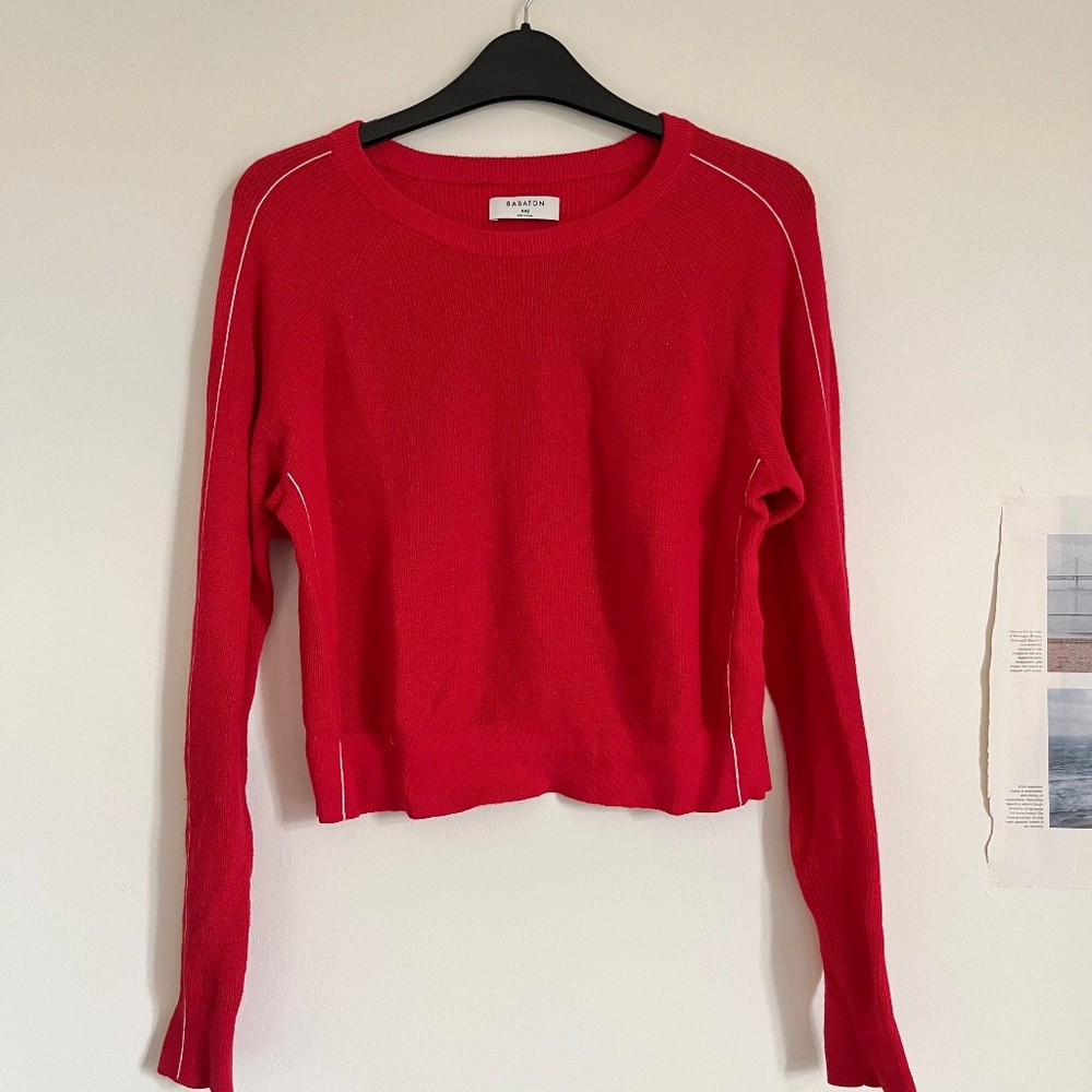 Aritzia - Babaton - Red cropped long sleeve top